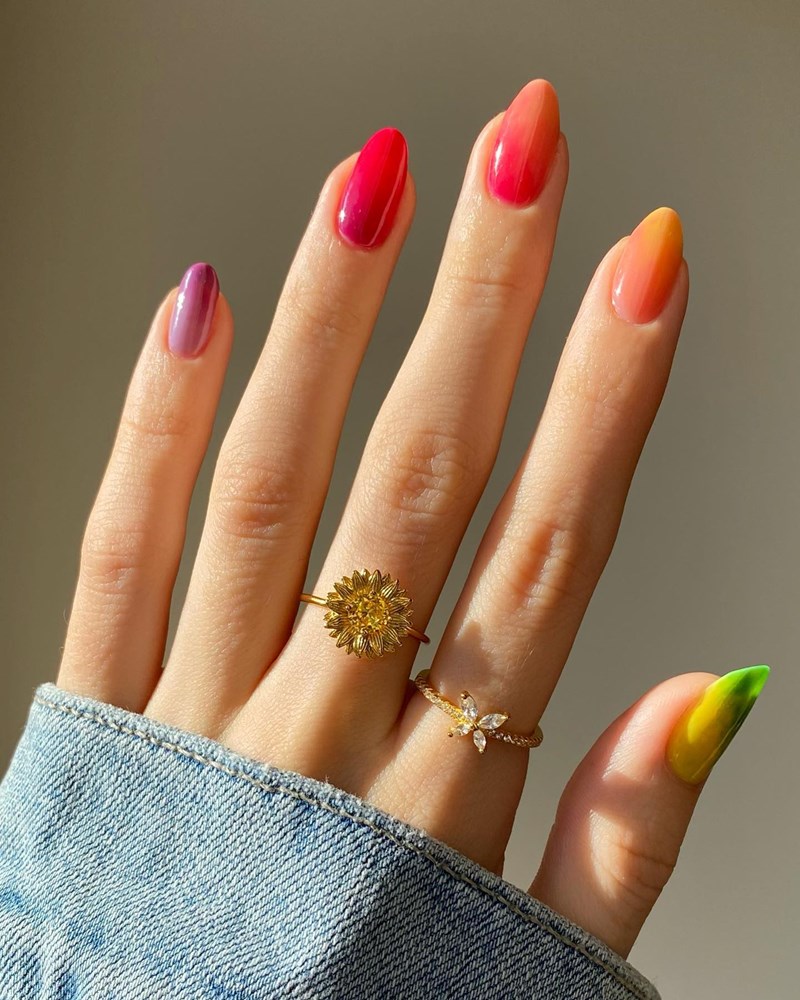 Τα colorfoul ombré nails είναι αυτά που πρέπει οπωσδήποτε να δοκιμάσεις τώρα - εικόνα 1