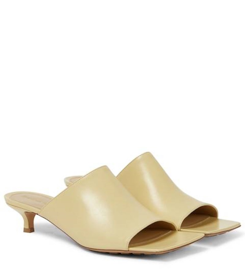 Ξέχνα τα μποτάκια! 10 shoe trends που θα φοράς καθημερινά από εδώ και πέρα - εικόνα 17