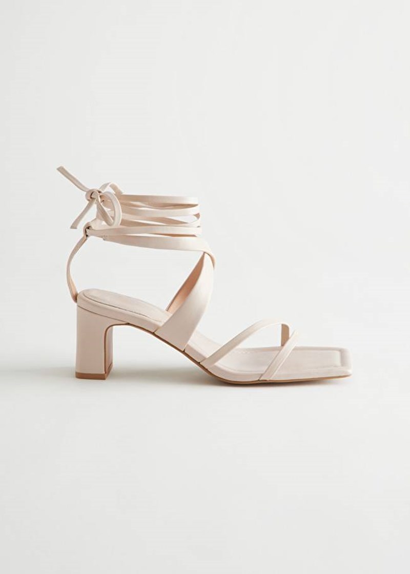 Αυτή την άνοιξη, όλες χρειαζόμαστε τα σανδάλια της Sienna Miller. Και ξέρουμε που θα τα βρούμε! - εικόνα 13