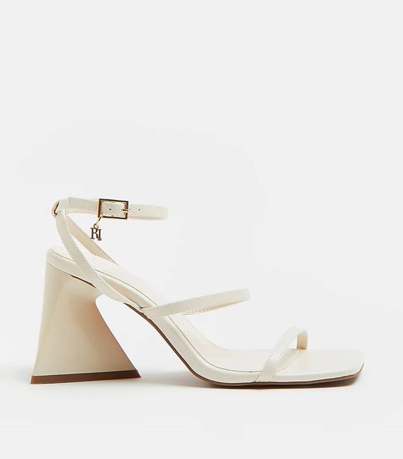 Αυτή την άνοιξη, όλες χρειαζόμαστε τα σανδάλια της Sienna Miller. Και ξέρουμε που θα τα βρούμε! - εικόνα 12