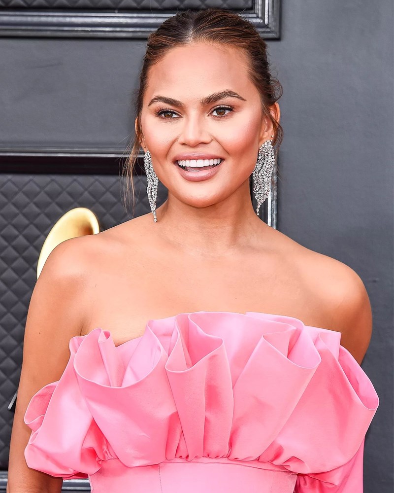 Από τη Victoria Beckham μέχρι τη Meghan Markle, αυτά είναι τα αρώματα που λατρεύουν 10 αγαπημένες μας celebrities - εικόνα 3