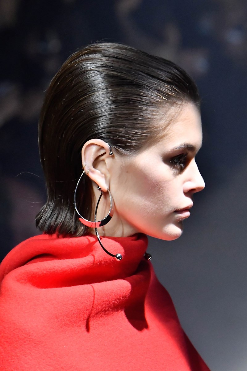 5 υπέροχα χτενίσματα για τα καρέ μαλλιά σου εμπνευσμένα από τη Kaia Gerber - εικόνα 4