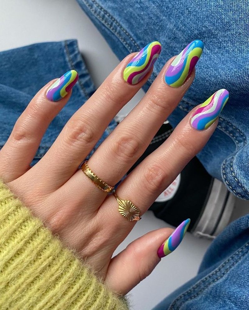 wavy nails 