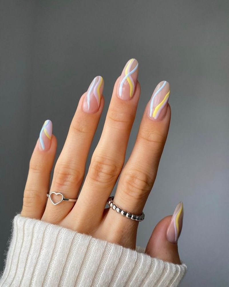 Wavy nails: Η νέα τάση στο μανικιούρ που δεν μπορούμε να αντισταθούμε με τίποτα - εικόνα 4