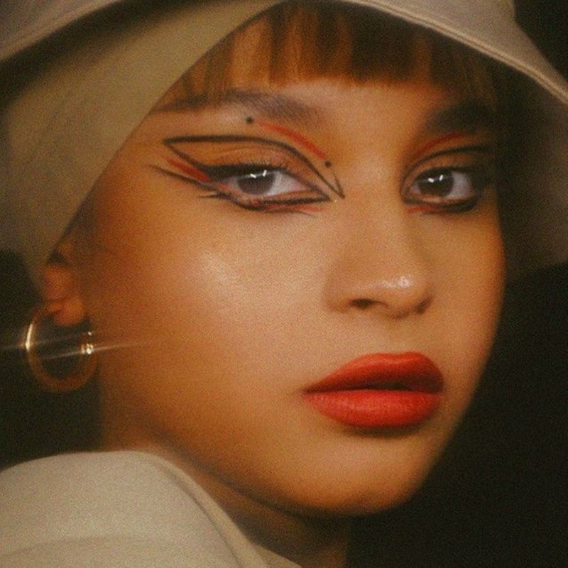 Αυτό το trend στο μακιγιάζ βάζει φωτιά στις εμφανίσεις μας.