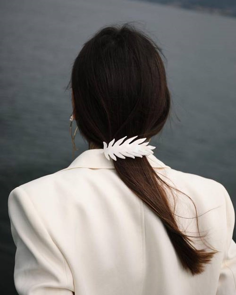 Καλεσμένη σε γάμο; 6 hairstyles που μπορεί να κάνεις μόνη σου σε χρόνο dt - εικόνα 4