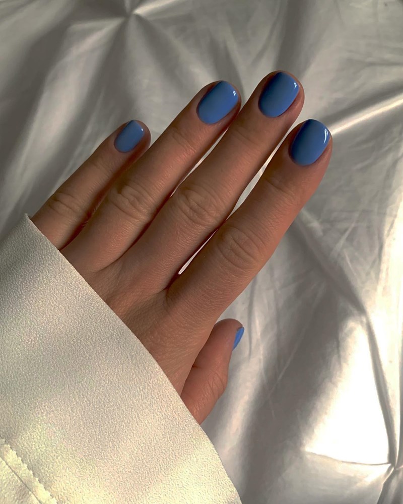 Από το indigo ως το azure. Tο μανικιούρ μας «βουτά» στις πιο stylish αποχρώσεις του μπλε - εικόνα 2