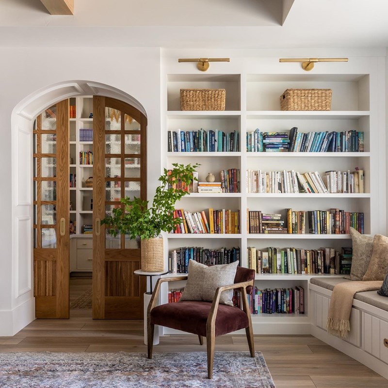10 ιδέες για να έχεις την πιο όμορφη βιβλιοθήκη στο σπίτι σου. Όλοι εκεί με αυτήν θα κολλήσουν - εικόνα 3