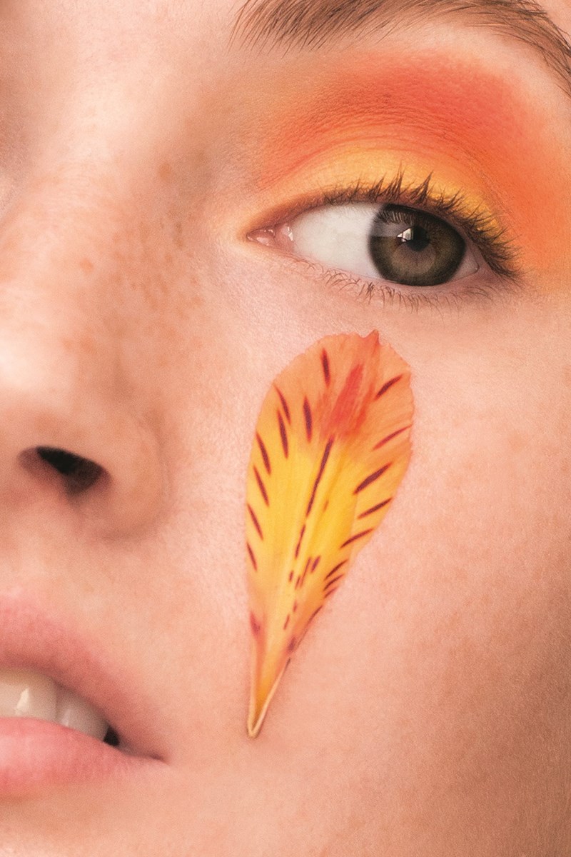 Flower Βomb: Αυτά τα make up looks αντλούν έμπνευση από τη μαγεία των λουλουδιών - εικόνα 3