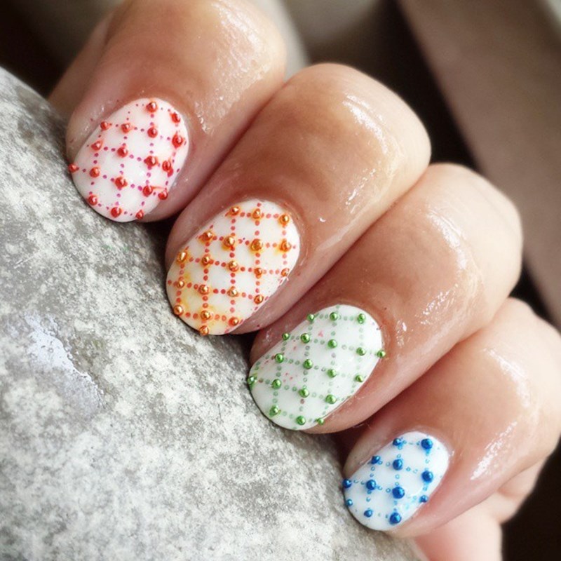 11 πολύχρωμα nail trends για να γιορτάσεις το Pride month - εικόνα 1