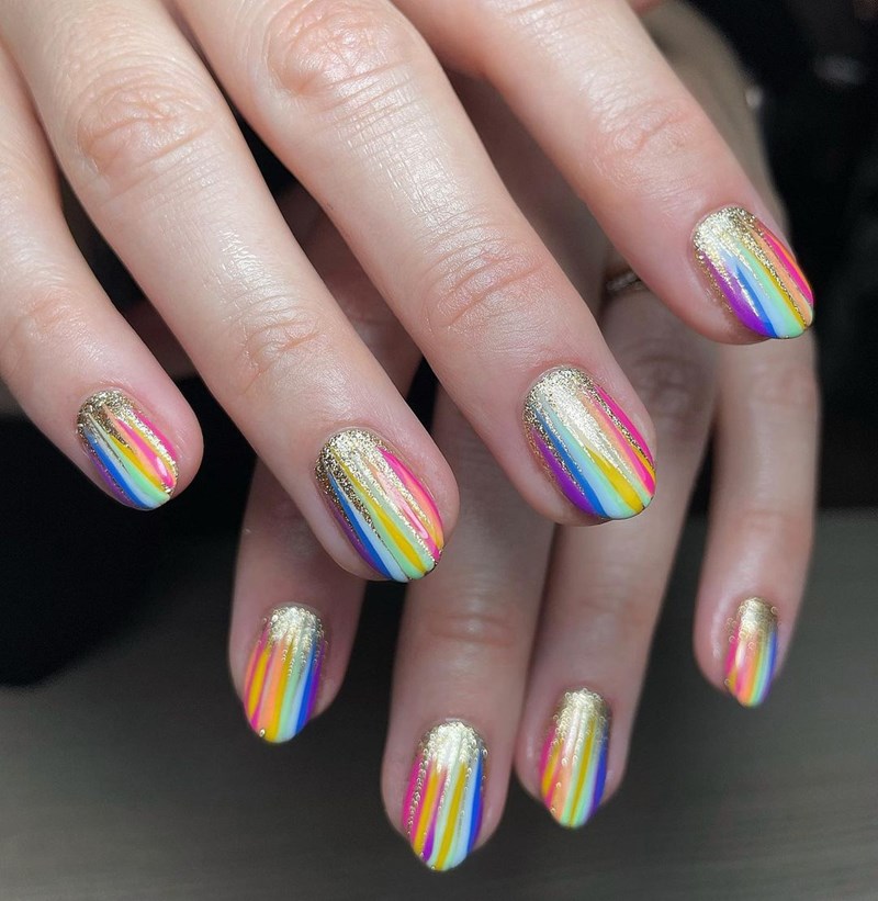 11 πολύχρωμα nail trends για να γιορτάσεις το Pride month - εικόνα 4