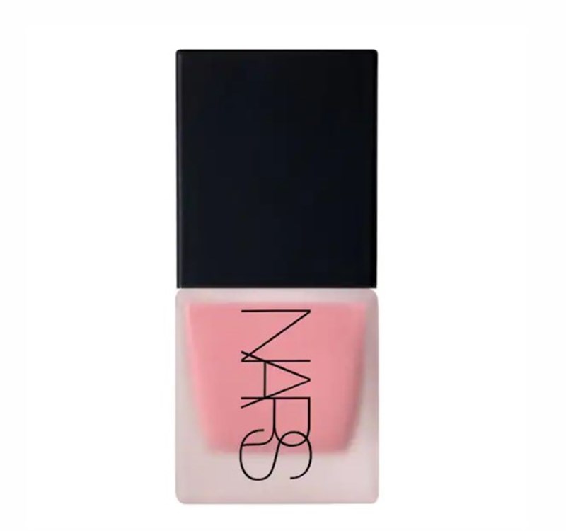 5 liquid items για να δημιουργήσουμε τα πιο δροσερά beauty looks του τριημέρου - εικόνα 1