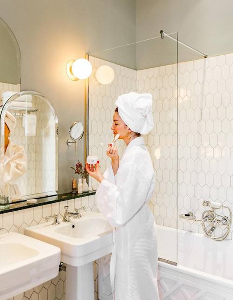 4 beauty μαθήματα που έχουμε πάρει από τα French girls - εικόνα 1