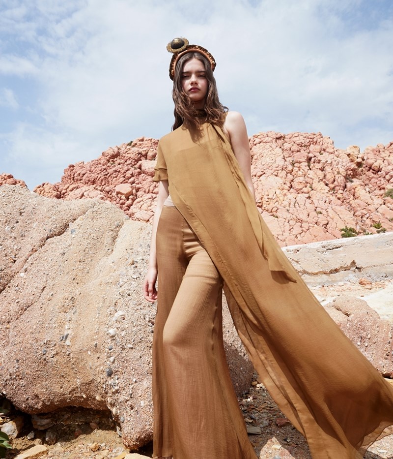 Η διάφανη, ανάλαφρη, ονειρική, sur mesure κομψότητα της Liana Camba - εικόνα 1