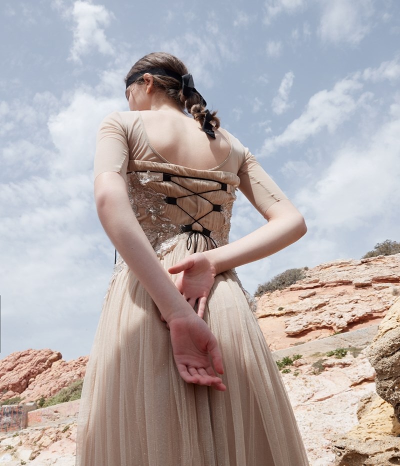 Η διάφανη, ανάλαφρη, ονειρική, sur mesure κομψότητα της Liana Camba - εικόνα 3