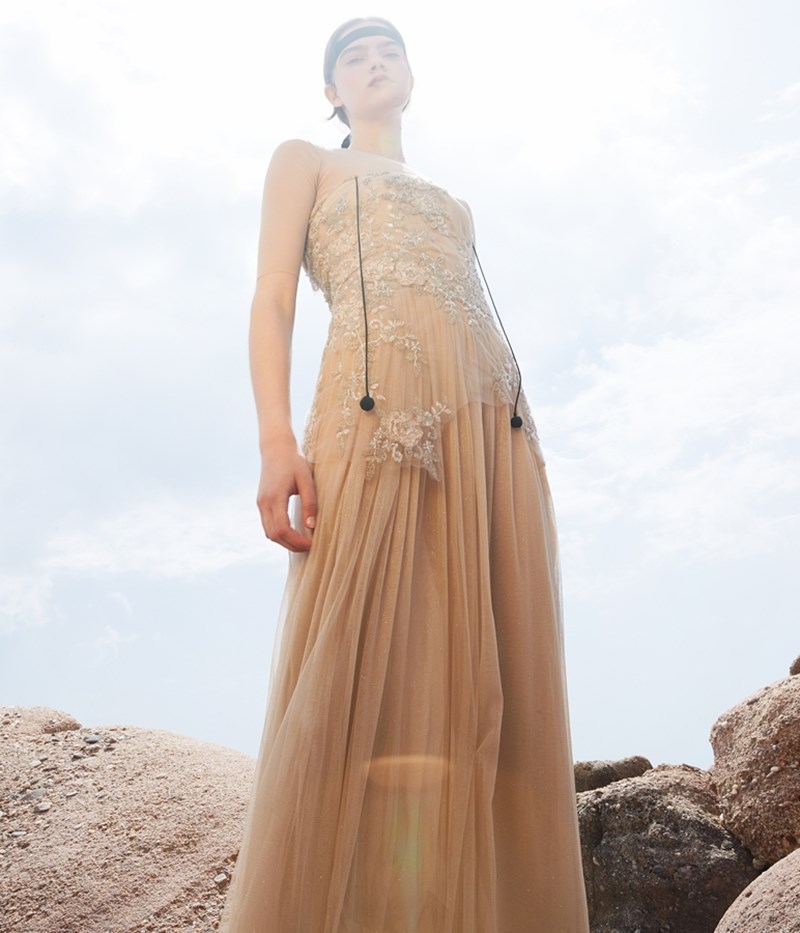 Η διάφανη, ανάλαφρη, ονειρική, sur mesure κομψότητα της Liana Camba - εικόνα 5