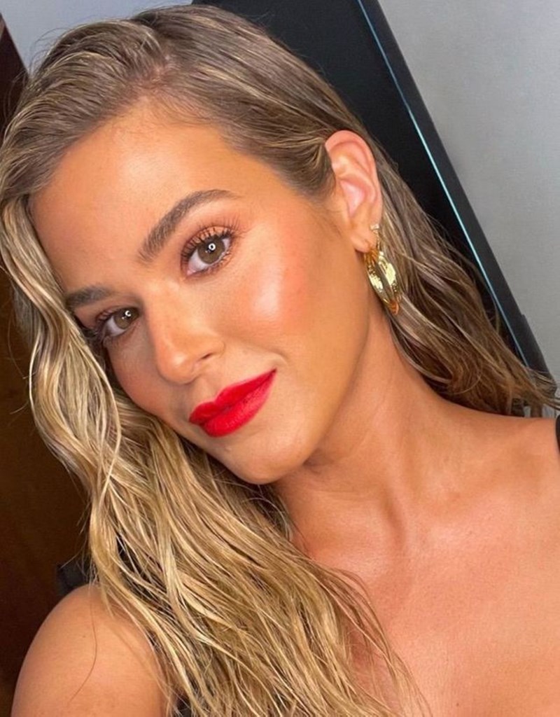 Wet Look: 6 ιδέες για να υιοθετήσεις το απόλυτο hairstyle του καλοκαιριού - εικόνα 2