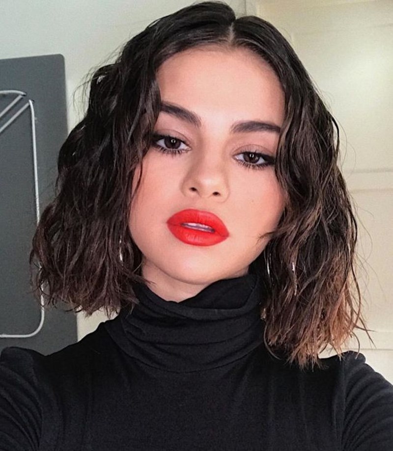 Wet Look: 6 ιδέες για να υιοθετήσεις το απόλυτο hairstyle του καλοκαιριού - εικόνα 6