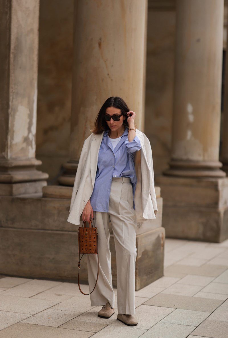 8 σύνολα που ταιριάζουν τέλεια με τα Birkenstock σου. Όλες άλλωστε έχουμε ένα τέτοιο ζευγάρι, έτσι δεν είναι; - εικόνα 4