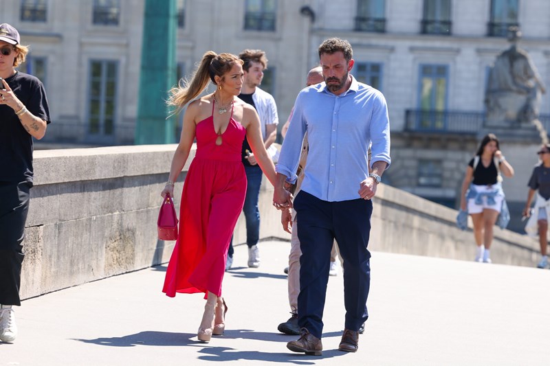 Jennifer in Paris: Τα χτενίσματα της Jennifer Lopez από το honeymoon της στο Παρίσι είναι η  έμπνευση που χρειάζεστε για τις διακοπές - εικόνα 3