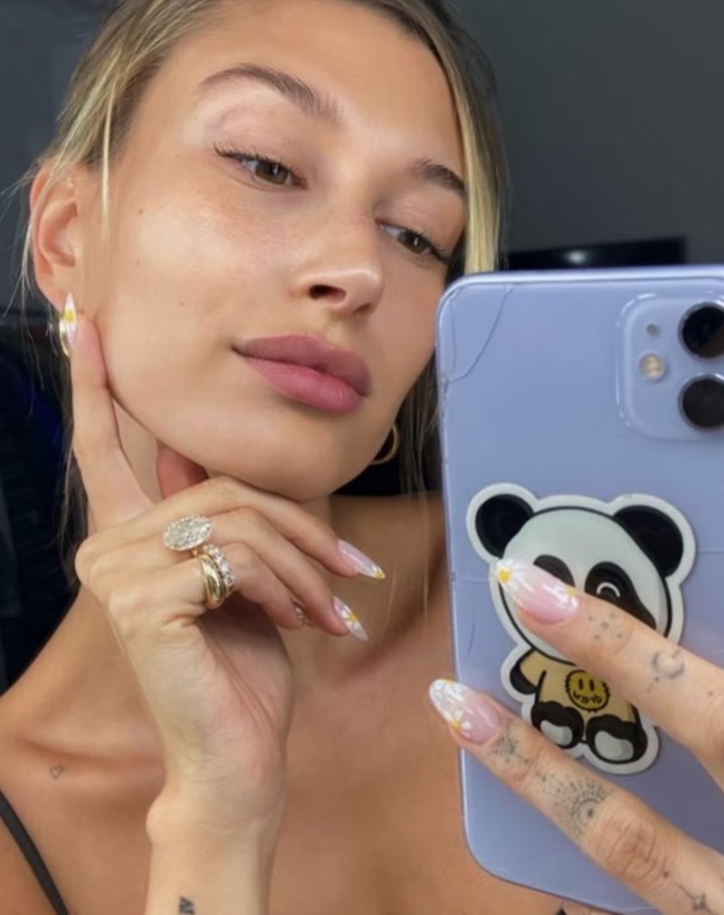 7 μανικιούρ της Hailey Bieber σκέτος έρωτας - εικόνα 5