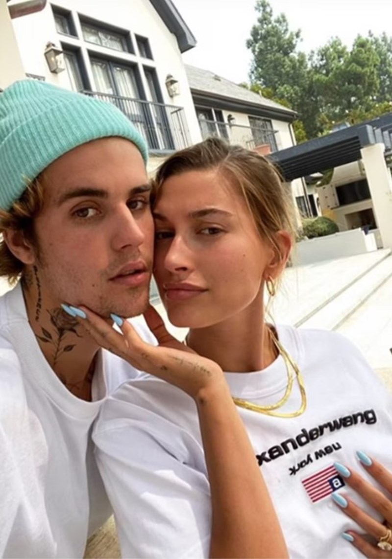 7 μανικιούρ της Hailey Bieber σκέτος έρωτας - εικόνα 7