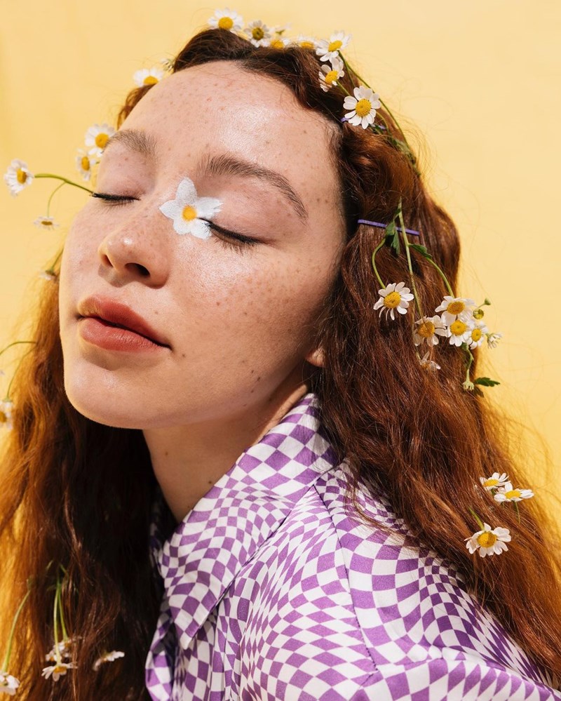 6 make-up looks για να παίξεις με τις λάμψεις, τις σκιές και τα σχήματα - εικόνα 2