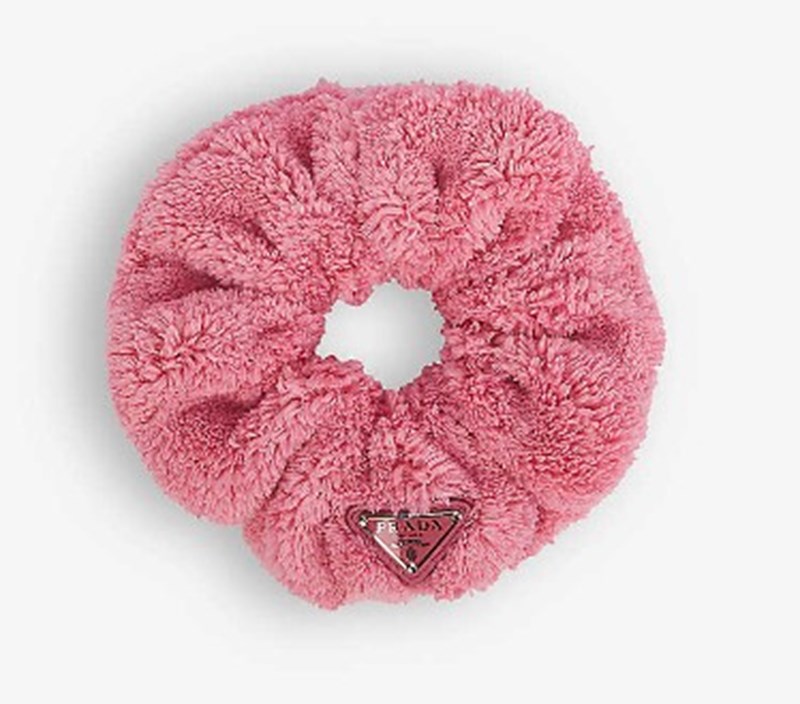 Συγκεντρώσαμε όλα όσα θα σας βοηθήσουν να πετύχετε τα πιο μοντέρνα χτενίσματα της σεζόν.