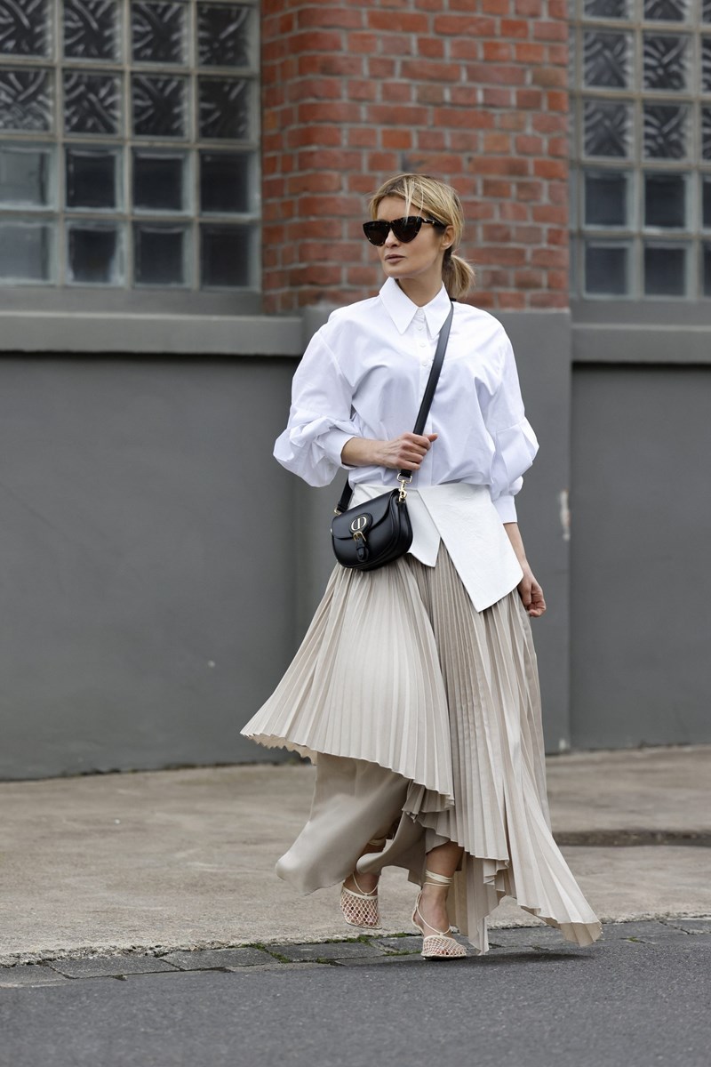 Maxi φούστα: 7 τρόποι να την φορέσεις από το γραφείο μέχρι την βόλτα του weekend - εικόνα 7