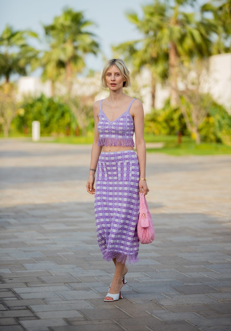 Maxi φούστα: 7 τρόποι να την φορέσεις από το γραφείο μέχρι την βόλτα του weekend - εικόνα 3