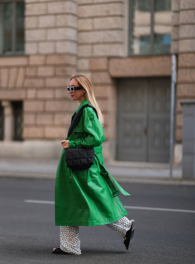 Trench Coat Updated: Πώς να φορέσεις το μεταβατικό πανωφόρι τώρα - εικόνα 5