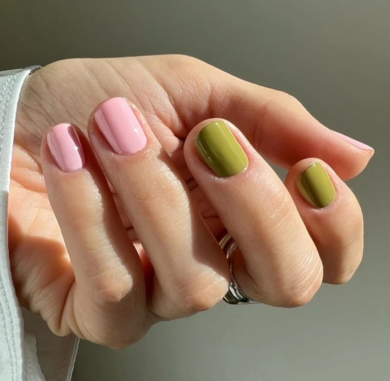 Selena Gomez: Υιοθέτησε το πιο trendy παστέλ μανικιούρ για το καλοκαίρι - εικόνα 4