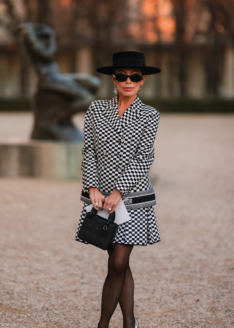 Skirt Suit: Η νέα τάση που επιστρέφει δυναμικά αυτή τη σεζόν - εικόνα 1