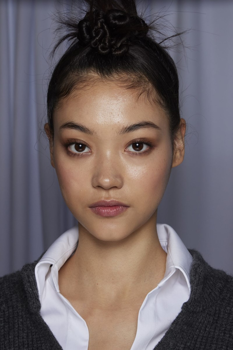 Τα 6 μεγαλύτερα beauty trends που κυριάρχησαν στη NYFW Spring-Summer 2023 - εικόνα 5