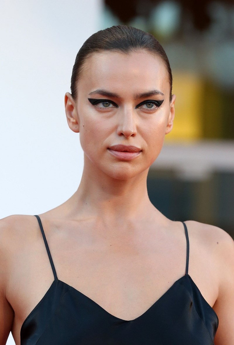 Venice Film Festival 2022: Θέλουμε να αντιγράψουμε asap το εντυπωσιακό cat-eye της Irina Shayk - εικόνα 1