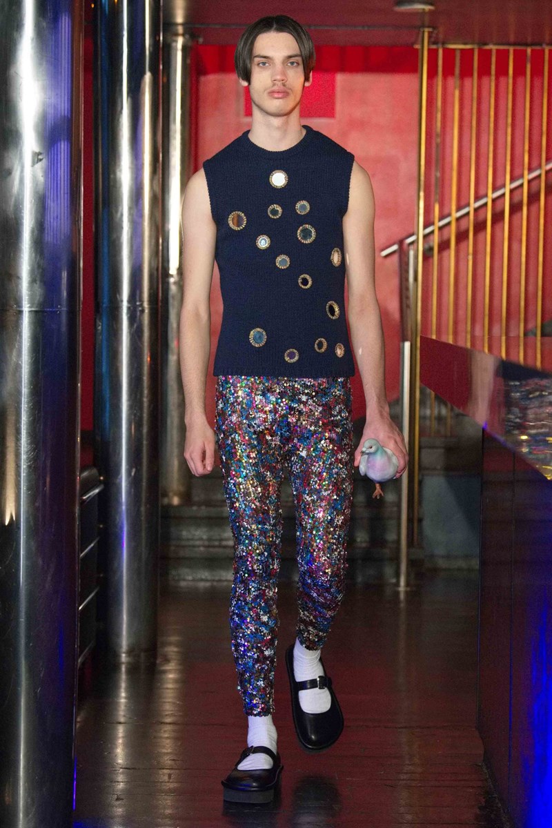 Όλα όσα ξέρουμε για το τσαντάκι - περιστέρι της Carrie Bradshaw - εικόνα 2