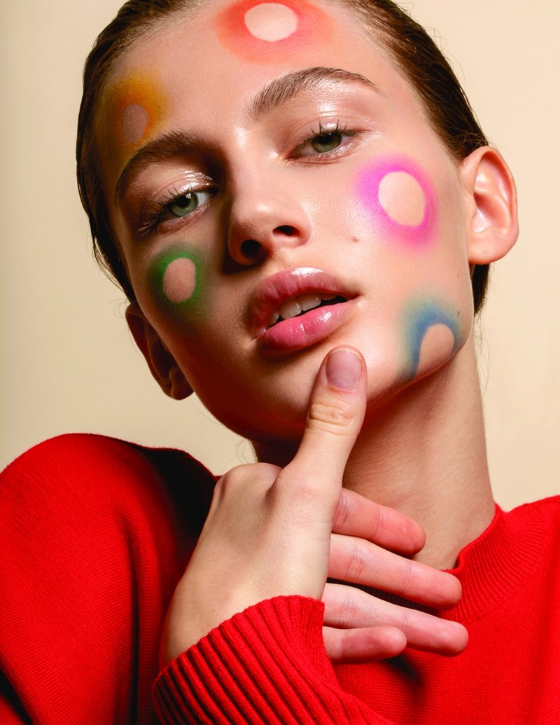 Colourful Beauty: Η νέα σεζόν μας ωθεί να «παίξουμε» με τις αποχρώσεις στο μακιγιάζ - εικόνα 3