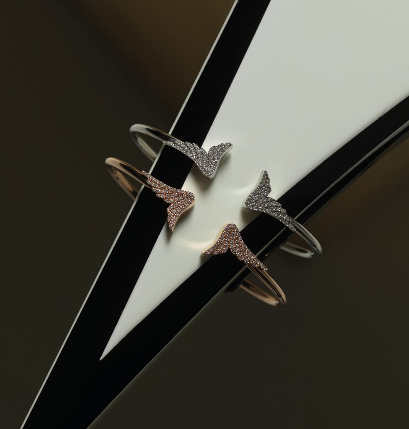 Η νέα σειρά του οίκου Kassis "Τhe Wing Bangles Collection" αναγάγει την ελευθερία σε σύμβολο που εμπνέει - εικόνα 3