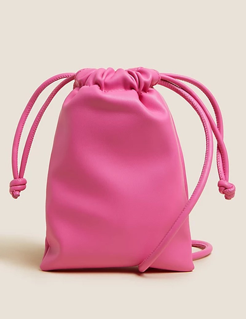 Barbie Pink: Το χρώμα των παιδικών μας χρόνων κάνει το απόλυτο come back αυτό το φθινόπωρο - εικόνα 22