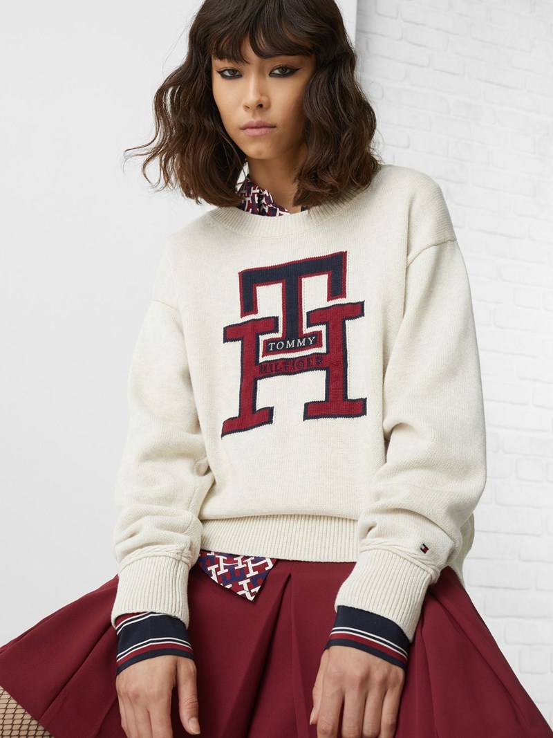 Με τα items της νέας συλλογής Tommy Hilfiger F/W 2022 οι στυλιστικοί συνδυασμοί είναι ατελείωτοι - εικόνα 3