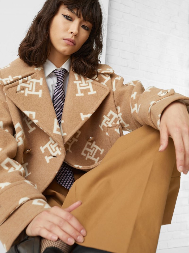 Με τα items της νέας συλλογής Tommy Hilfiger F/W 2022 οι στυλιστικοί συνδυασμοί είναι ατελείωτοι - εικόνα 5