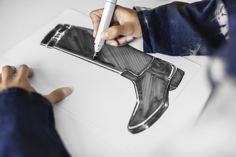 Δες πώς φτιάχτηκε η υπέροχη "Dior Empreinte Boot" της συλλογής Dior cruise 2023 - εικόνα 1