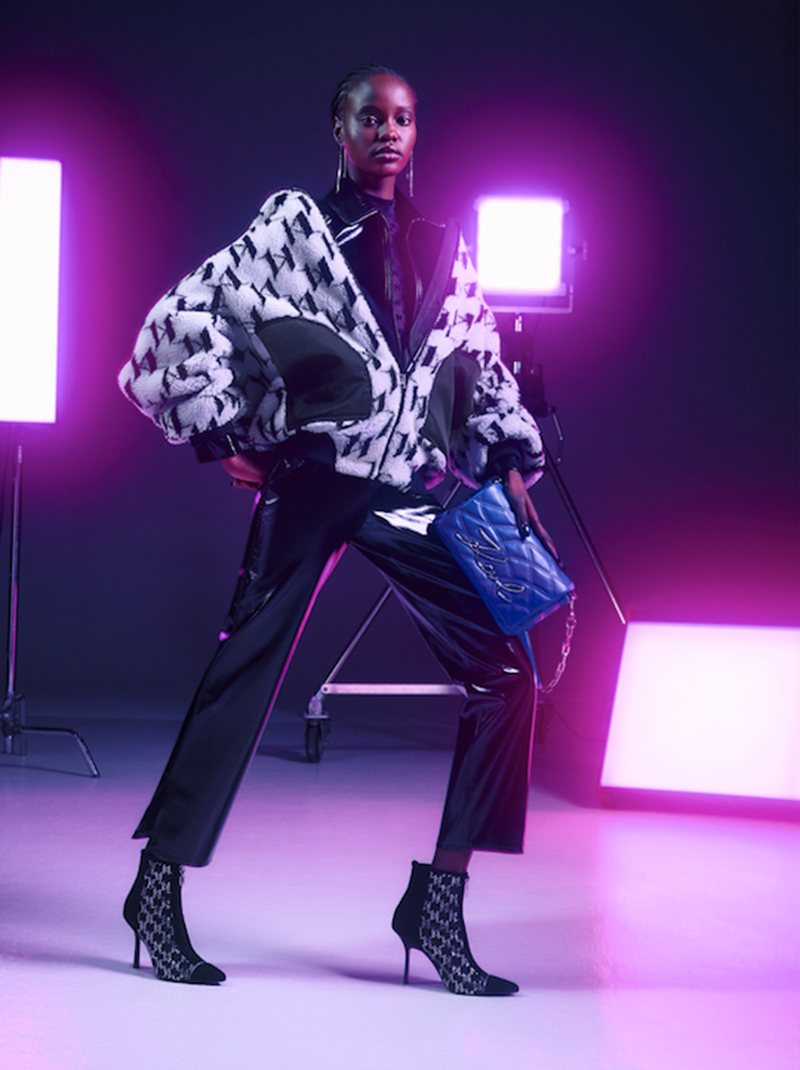 Karl Lagerfeld: Η εορταστική συλλογή του οίκου αντλεί έμπνευση από το science fiction και την retro φουτουριστική αισθητική - εικόνα 3