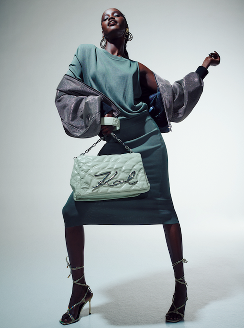 Karl Lagerfeld: Η εορταστική συλλογή του οίκου αντλεί έμπνευση από το science fiction και την retro φουτουριστική αισθητική - εικόνα 4