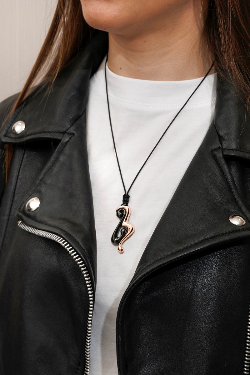 Η συλλογή&nbsp;GOFAS&nbsp;CHARMS 2023 μας παροτρύνει να ζήσουμε απελευθερωμένοι, με τόλμη και αποφασιστικότητα - εικόνα 1