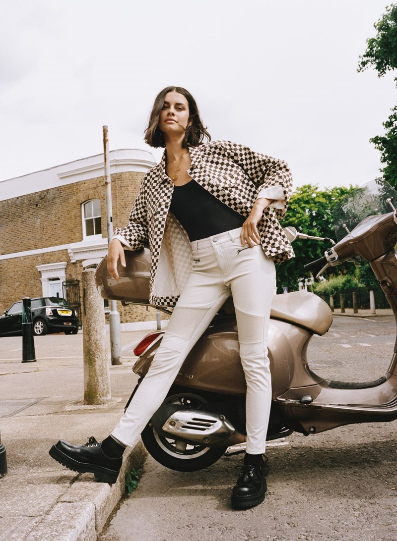 Calzedonia Leather Weather: Η comfy συλλογή από κολάν ιδανικά για τις θερμοκρασίες του φθινοπώρου - εικόνα 1