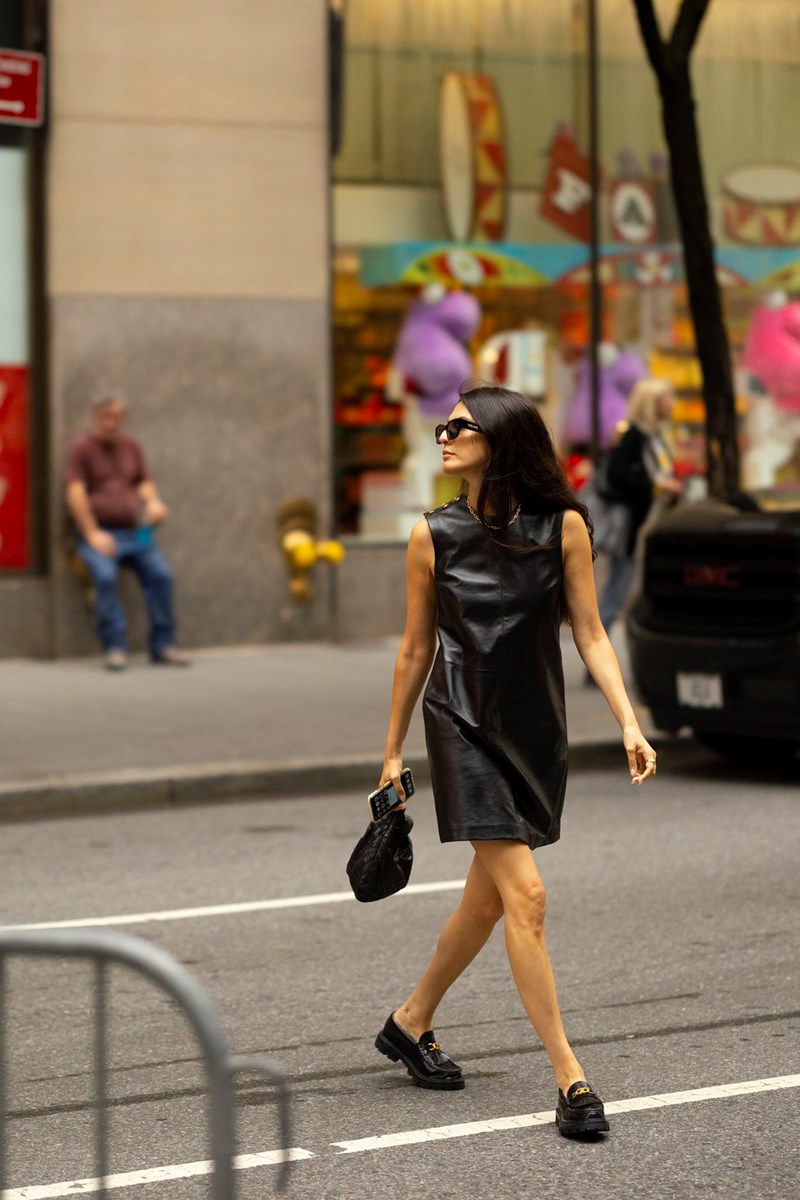 Loafers: Πώς να συνδυάσεις το παπούτσι που δεν λέει να φύγει από τα trends - εικόνα 5