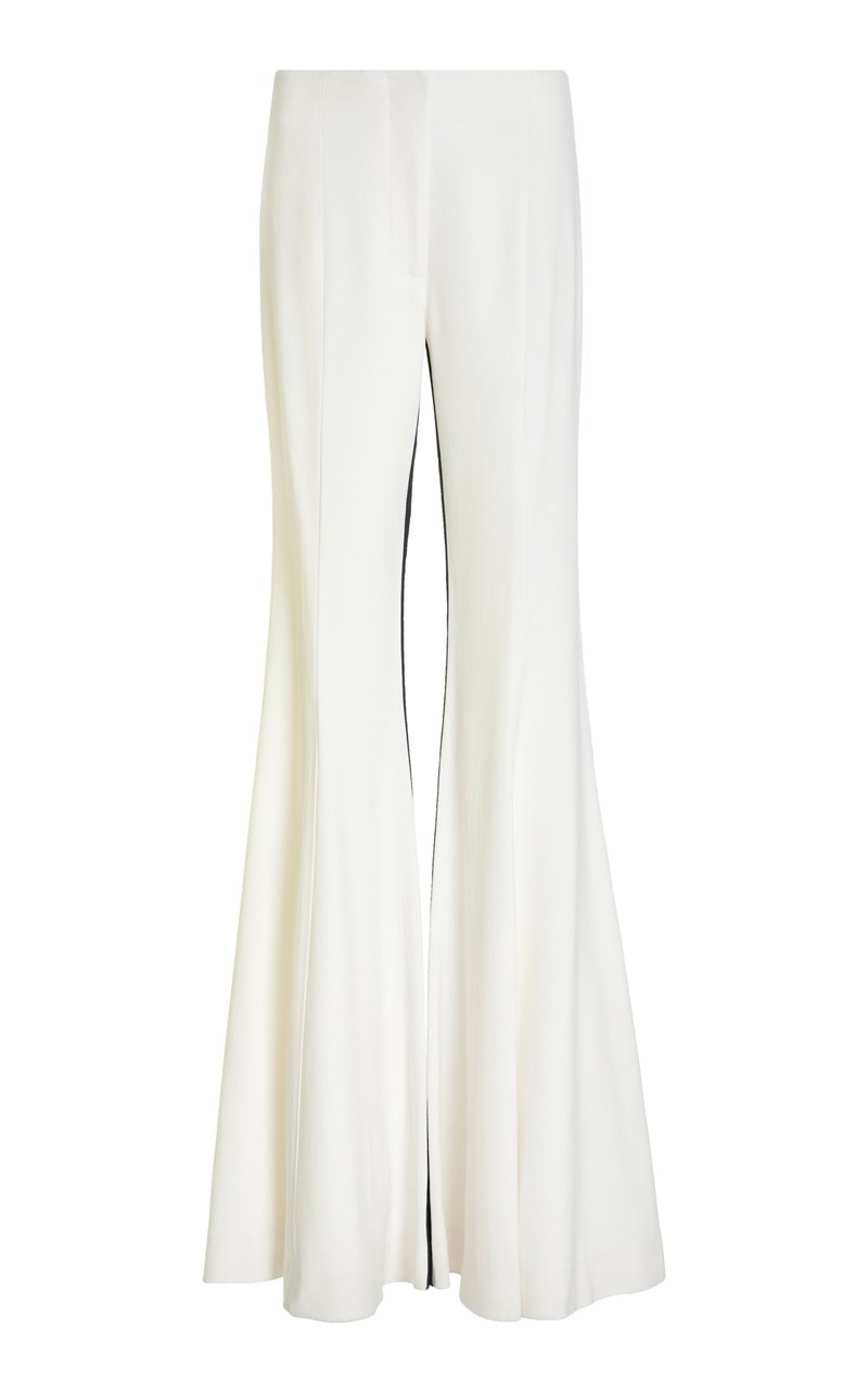 Η Margot Robbie μας δείχνει πώς να φορέσουμε λευκό κοστούμι τον χειμώνα - εικόνα 5