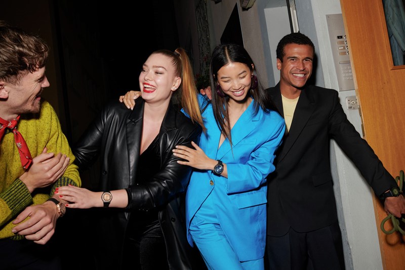 Ω, Swatch μ' αρέσεις πως μ' αρέσεις! - εικόνα 1