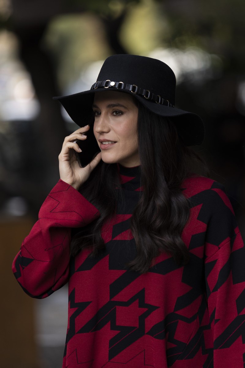 3 αγαπημένες Ελληνίδες μας δείχνουν εύκολα day to night σύνολα με χαρακτηριστικό British twist - εικόνα 4